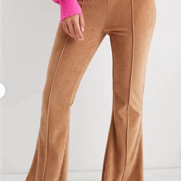 Aerie Flare - Picture 1 of 5